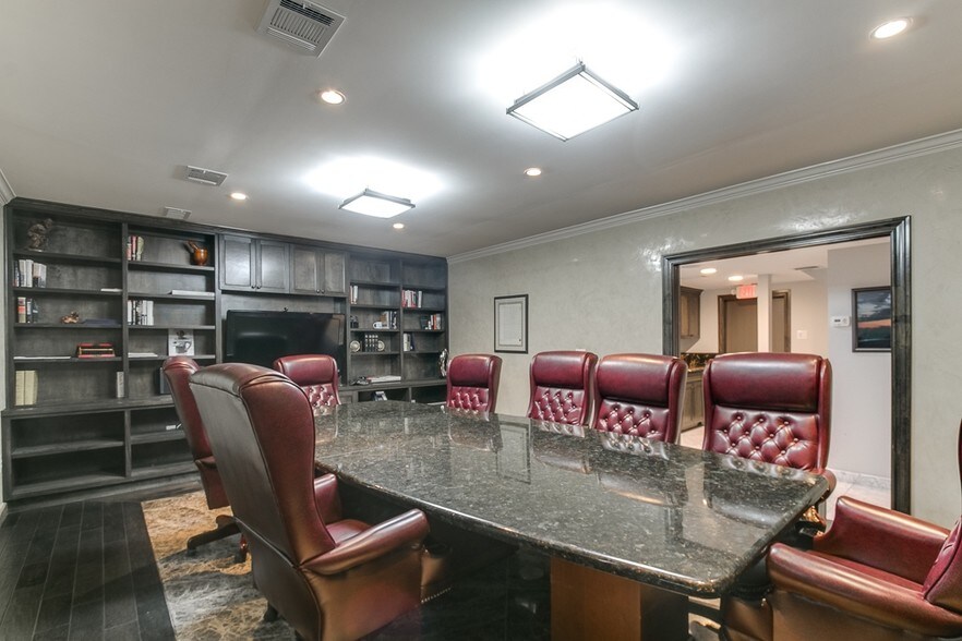 More Photos Of 3501 Allen Pky, Houston Office For Lease