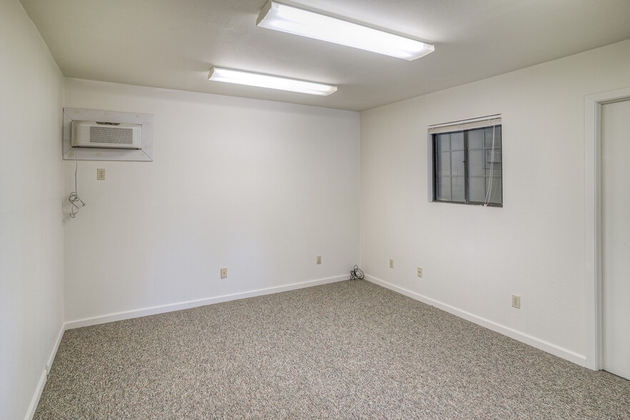 More Photos Of 2950 Feather River Blvd, Oroville Light Distribution For Sale