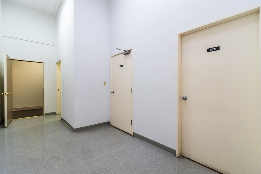More Photos Of 1307-1311 Sutter St, San Francisco Storefront Retail Office For Sale