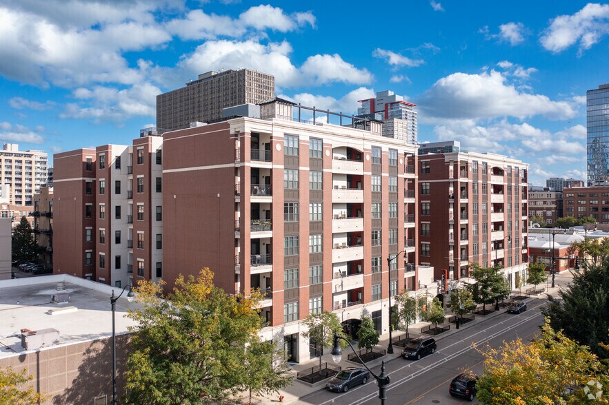 More Photos Of 1935 S Wabash Ave, Chicago Apartments For Lease