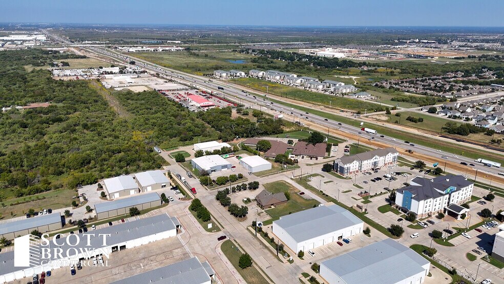 More Photos Of 2400 Worthington St, Denton Medical For Lease