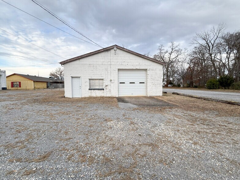 More Photos Of 507 S 12th St, Murray Flex For Sale