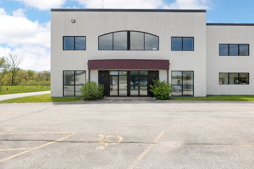 More Photos Of 2000 James St, Coralville Service For Lease