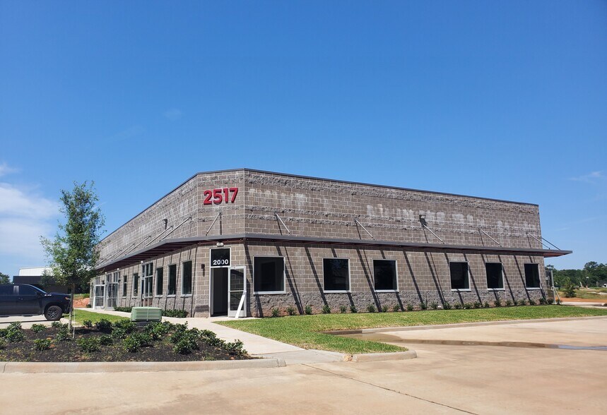 More Photos Of 2517 N Frazier St, Conroe Office For Lease
