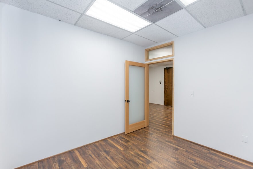 More Photos Of 23030 Lyons Ave, Santa Clarita Medical For Lease