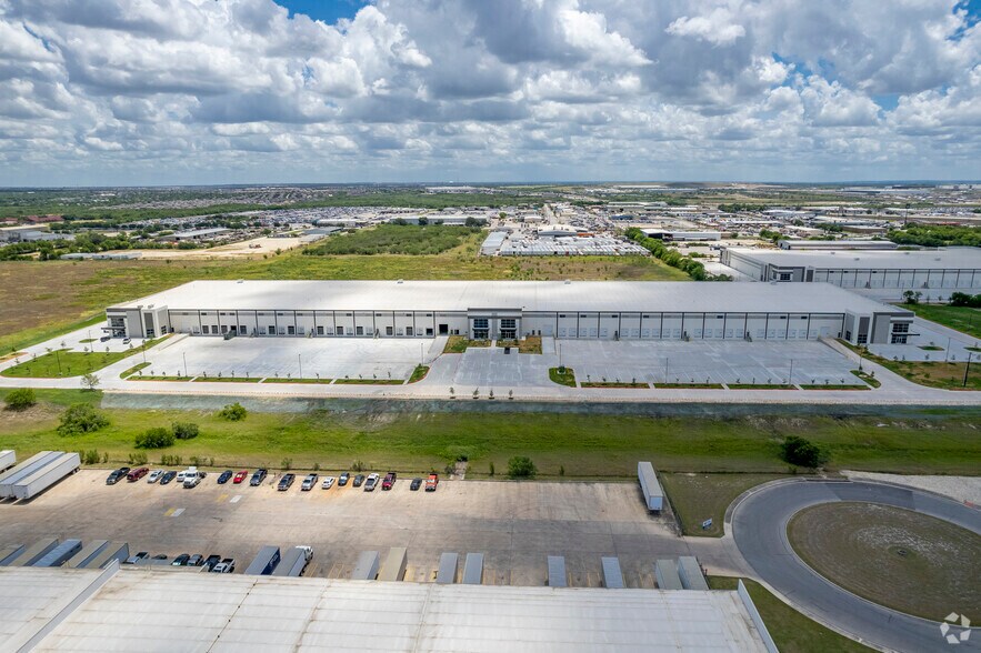 More Photos Of 5367 Dietrich Rd, San Antonio Distribution For Lease