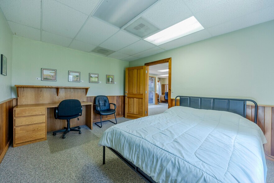 More Photos Of 45632 McKenzie Hwy, Vida Flex For Sale