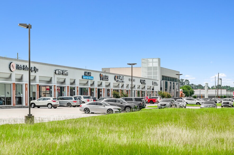 More Photos Of 525 Sawdust Rd, Spring Freestanding For Lease