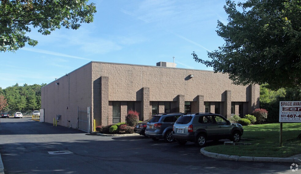 Primary Photo Of 21 Peachtree Ct, Holbrook Manufacturing For Lease