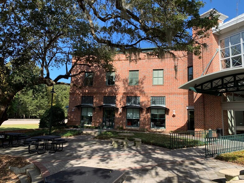 More Photos Of 900 Island Park Dr, Charleston Office For Lease