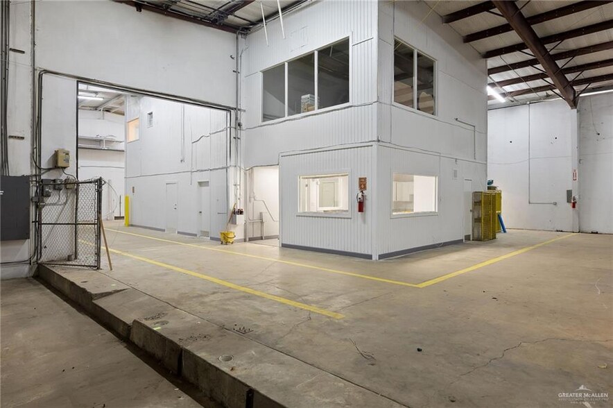 More Photos Of 100 N Dogwood St, Pharr Warehouse For Lease