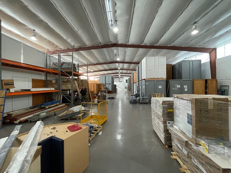 More Photos Of 3306 Waterfield Rd, Lakeland Warehouse For Lease