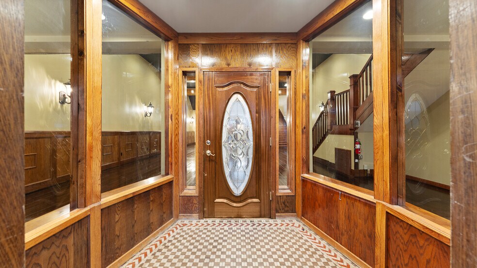 More Photos Of 117 W Walnut St, Rogers Restaurant For Sale