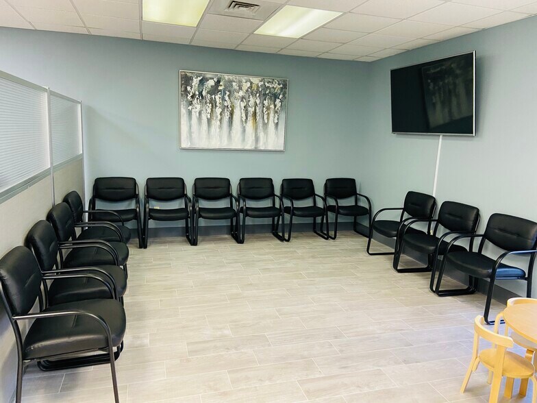 More Photos Of 109 Eureka St, Batesville Loft Creative Space For Lease