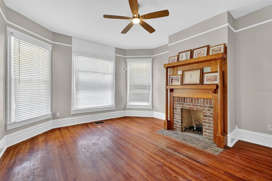 More Photos Of 1218 W Broad St, Groveland Office For Sale