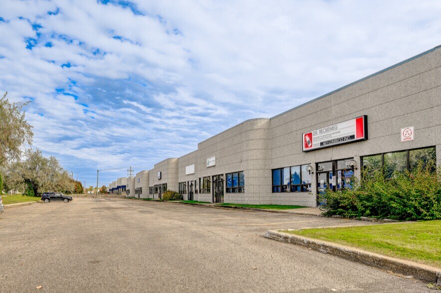 More Photos Of 80-150 Av Lindsay, Dorval Warehouse For Lease