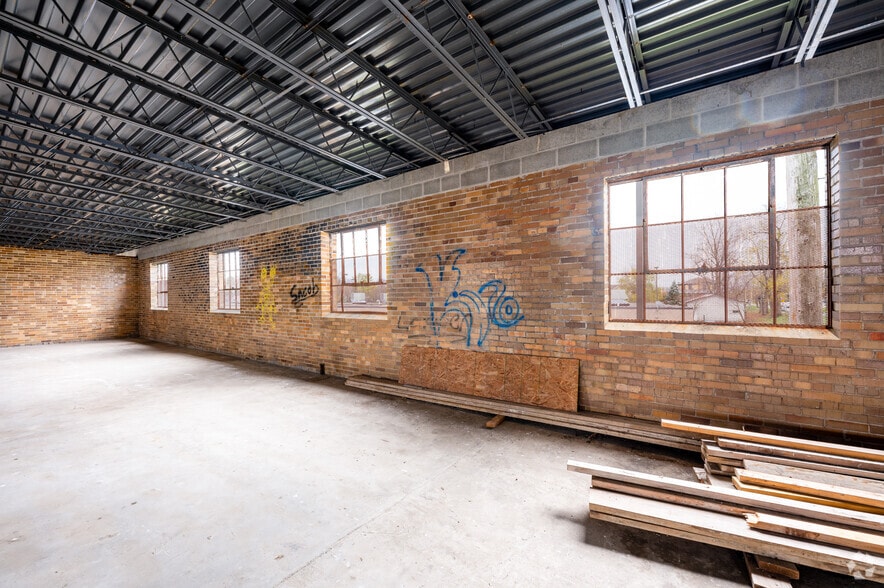 More Photos Of 229 W 1st St, Bloomington Restaurant For Lease