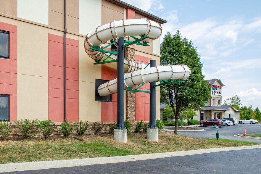 More Photos Of 1840 N Church Rd, Liberty Hotel For Sale