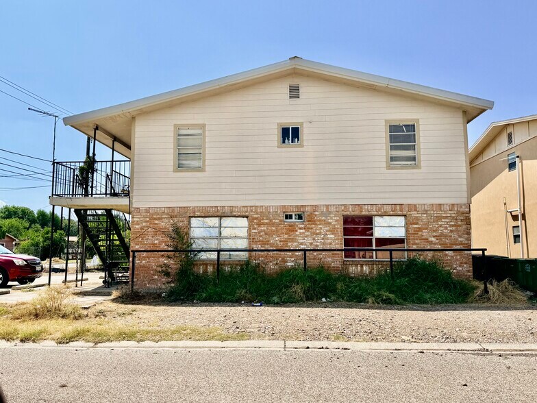 More Photos Of 121 N Bethel St, Roma Apartments For Sale