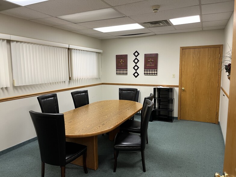 More Photos Of 19630 Governors Hwy, Flossmoor Office For Lease