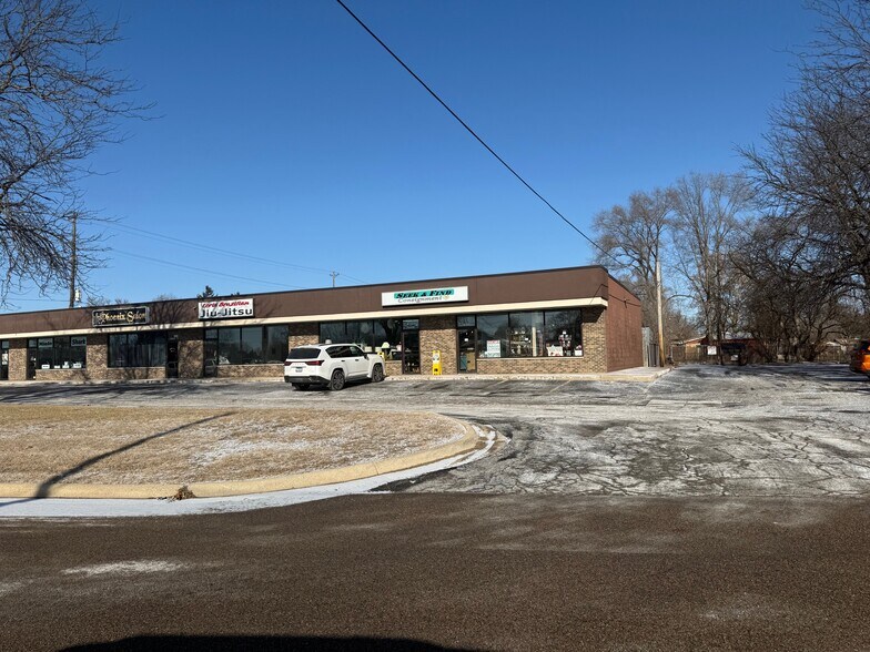 More Photos Of 7507 N 2nd St, Machesney Park Storefront Retail Office For Lease