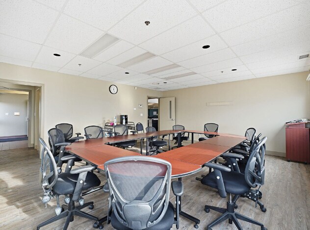 More Photos Of 4831 93 Av NW, Edmonton Office For Sale