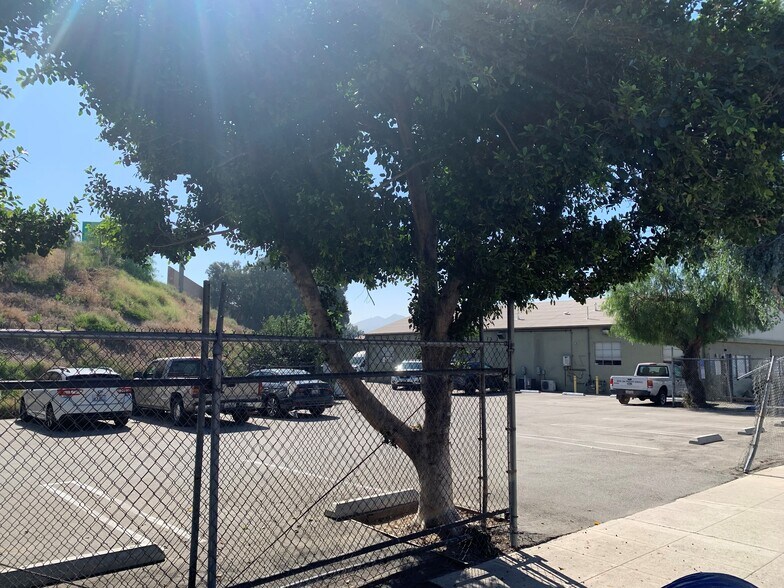 More Photos Of 110 W Providencia Ave, Burbank Flex For Lease