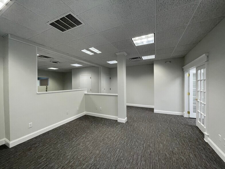 More Photos Of 80 Maple Ave, Smithtown Office For Lease