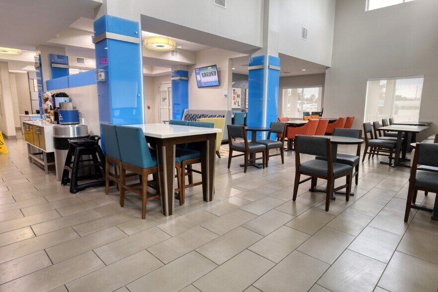 More Photos Of 14055 Park Dr, Tomball Hotel For Sale