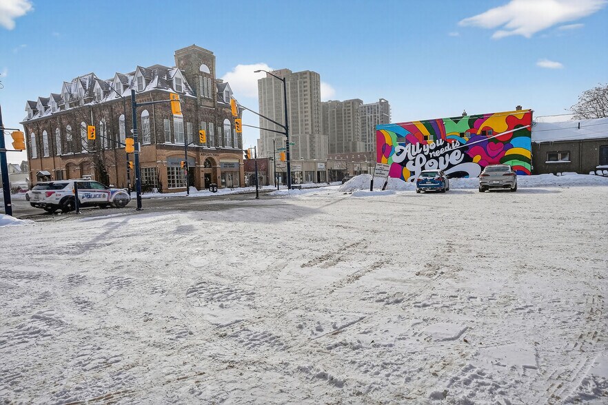 More Photos Of 812 Dundas St, London Freestanding For Sale