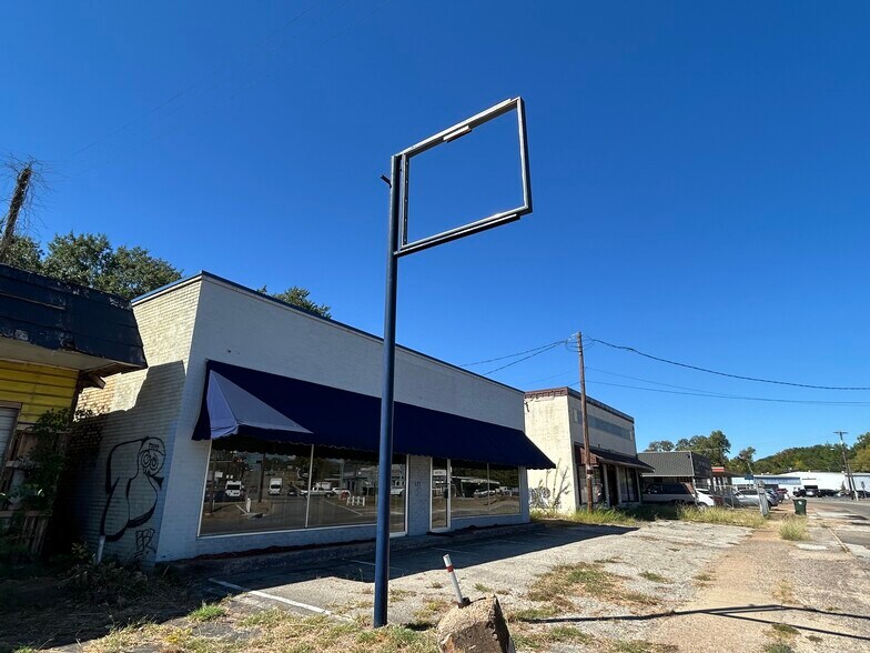 More Photos Of 121 S Glenwood Blvd, Tyler Storefront For Sale