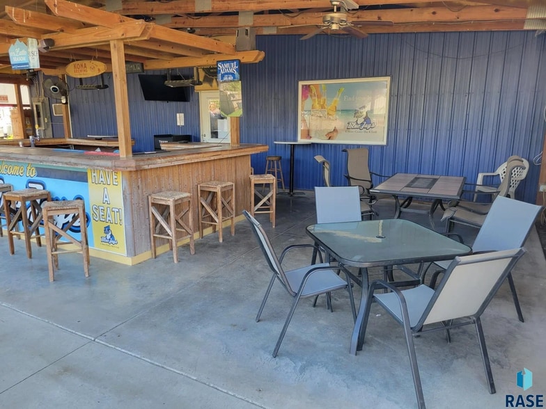 More Photos Of 407 Bill Davis St, Egan General Retail For Sale