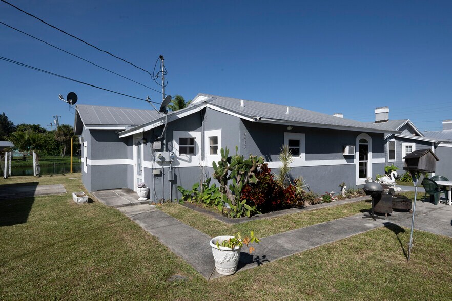 More Photos Of 433 Se Lake St, Stuart Apartments For Sale