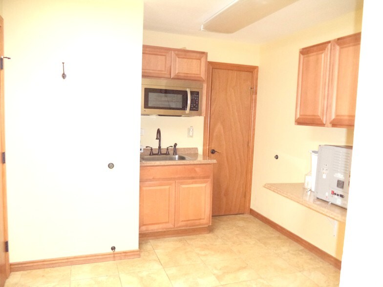 More Photos Of 515 N King St, Seguin Medical For Sale