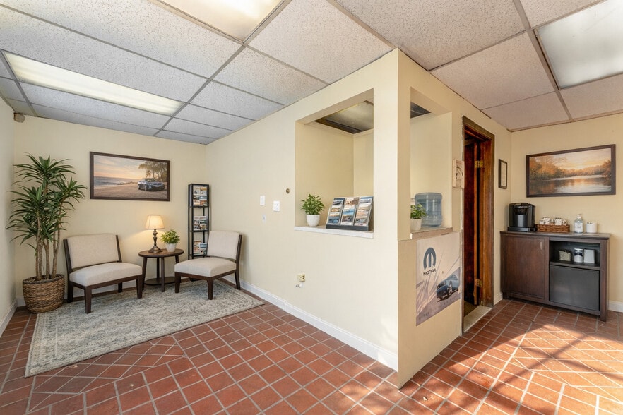 More Photos Of 157 Washington Ave, North Haven Auto Repair For Sale