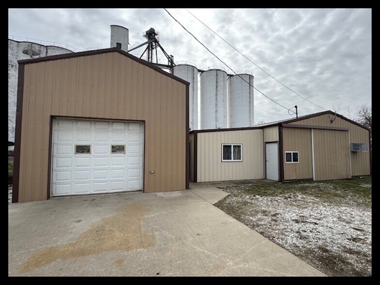 Primary Photo Of 315 E Maple St, Shelbina Industrial For Sale