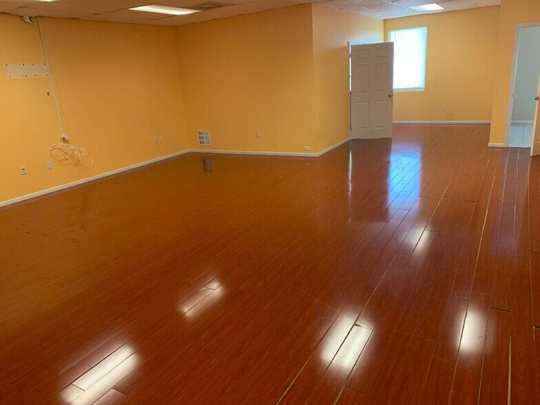 More Photos Of 4050 Westgate Ave, West Palm Beach Showroom For Lease