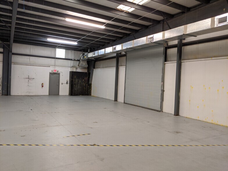 More Photos Of 4025 Dow Rd, Melbourne Unknown For Lease