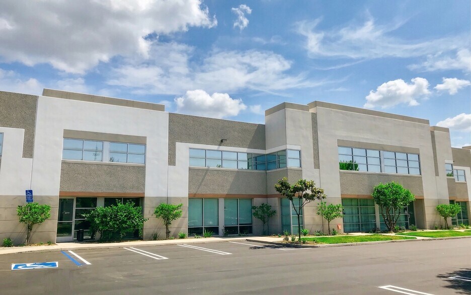 Primary Photo Of 201 Bernoulli Cir, Oxnard Warehouse For Lease