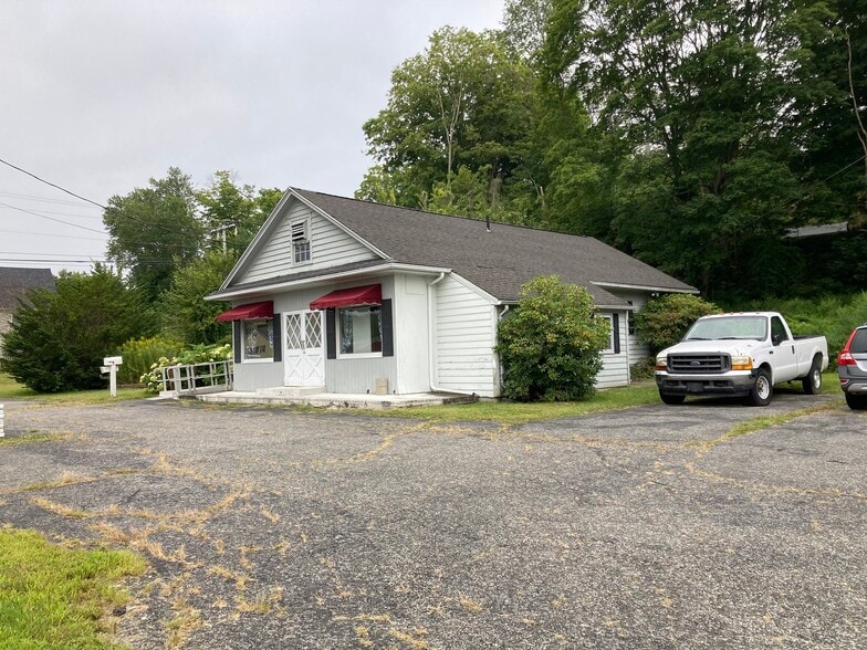 More Photos Of 1595 Hartford New London Tpke, Oakdale Freestanding For Sale