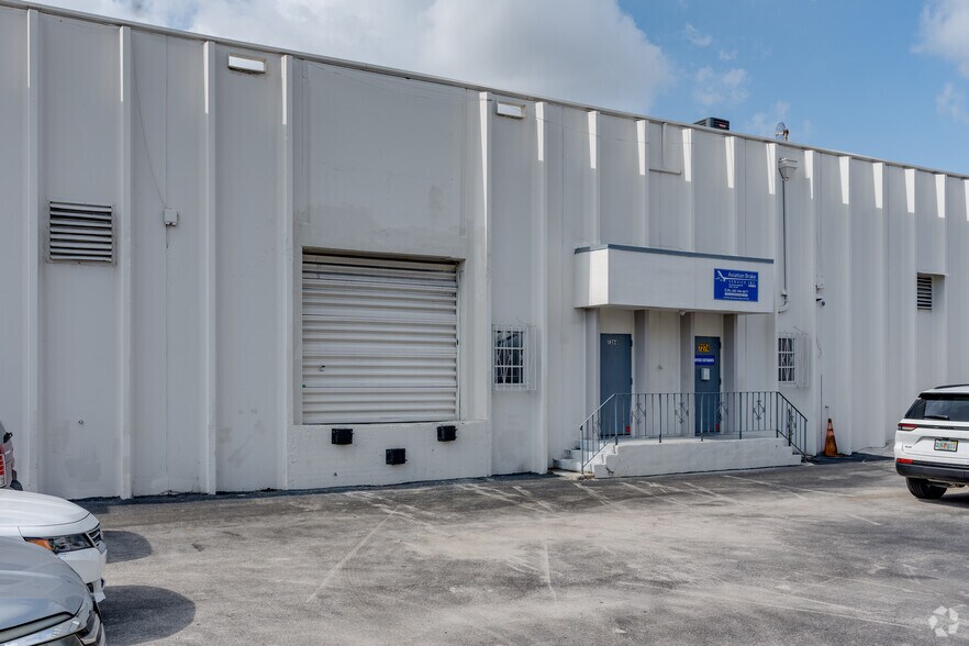 More Photos Of 7212-7282 NW 33rd St, Miami Unknown For Lease