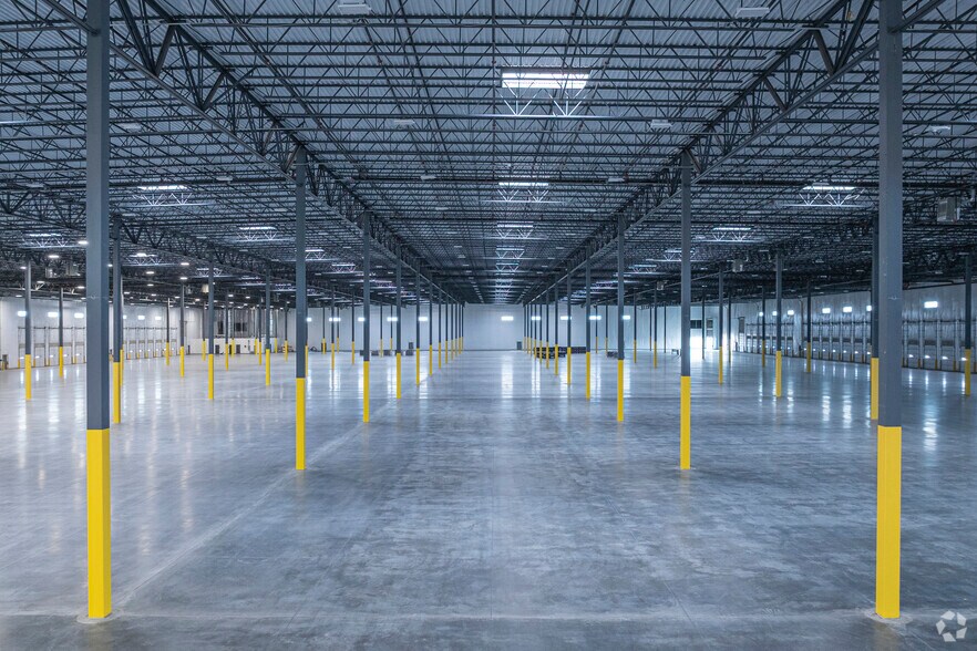 More Photos Of 11011 E 104th Ave, Henderson Distribution For Lease