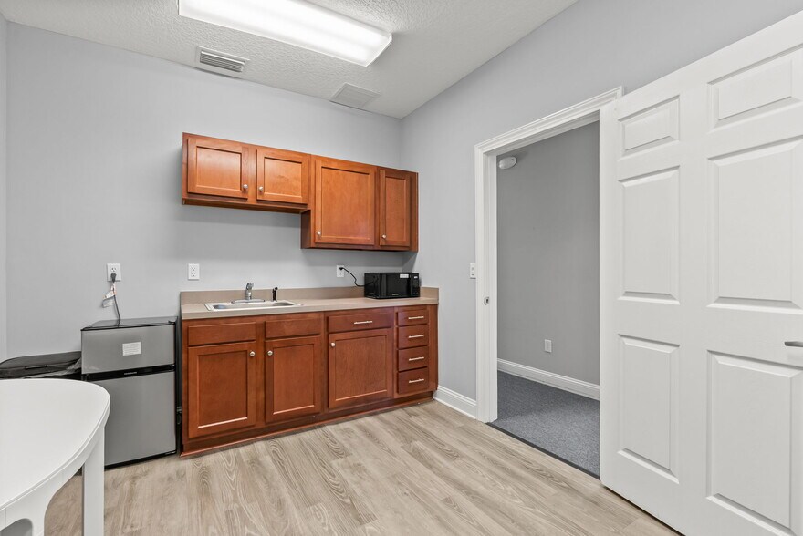 More Photos Of 6100 Greenland Rd, Jacksonville Loft Creative Space For Sale