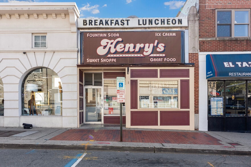 Primary Photo Of 8 Glen St, Glen Cove Storefront For Lease