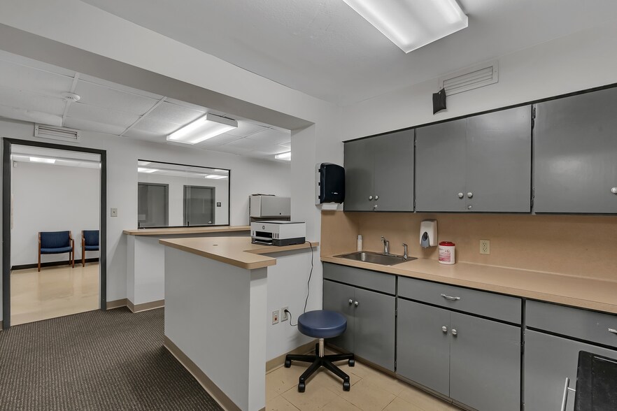 More Photos Of 1212 Clinic Dr, Tyler Healthcare For Sale
