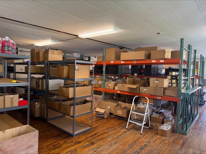 More Photos Of 271 Litchfield Rd, Harwinton Manufacturing For Sale