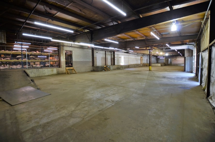 More Photos Of 55 Woodruff St, Walden Distribution For Sale