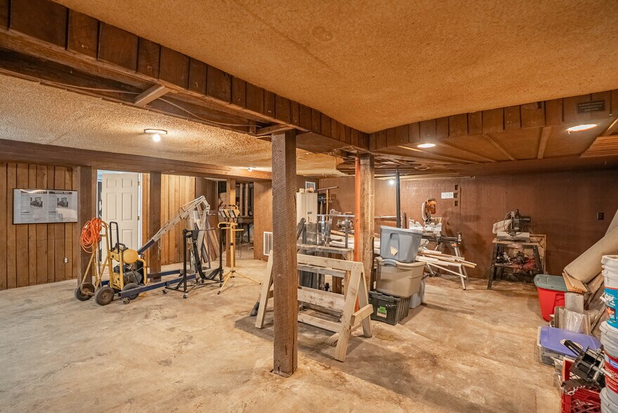 More Photos Of 8 Sunset Hills Ct, Sunrise Beach Storefront For Sale