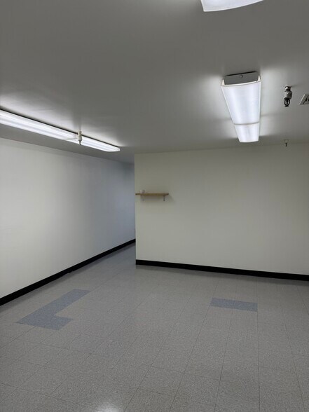 More Photos Of 11070 Fleetwood St, Sun Valley Warehouse For Lease