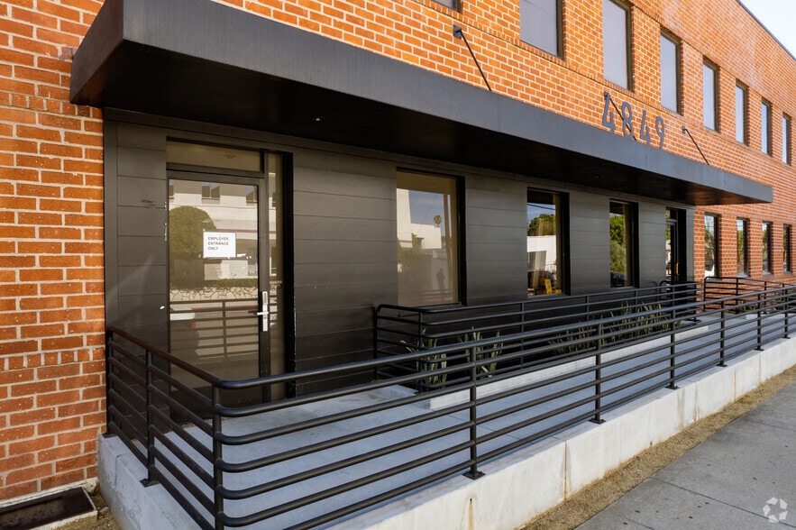 More Photos Of 4849 Van Nuys Blvd, Sherman Oaks Medical For Lease